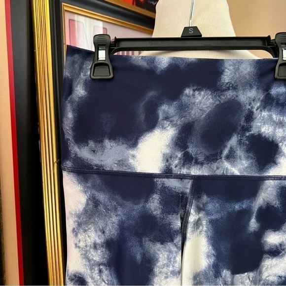 Old Navy: Navy Blue White Marble Tie Dye Go-Dry Active Leggings Size Small - Picture 5 of 10